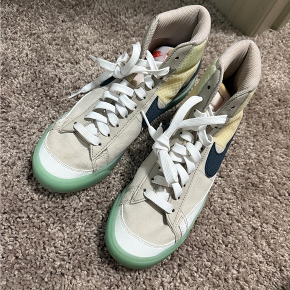 Nike Women's Athletic Shoes - White and Green - Picture 1 of 3